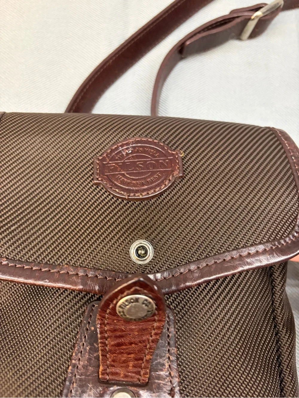 Filson Crossbody adjustable strap multi pocket chocolate brown sm. Field bag